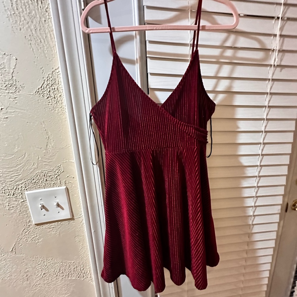 Dresses - Picture 4 of 17